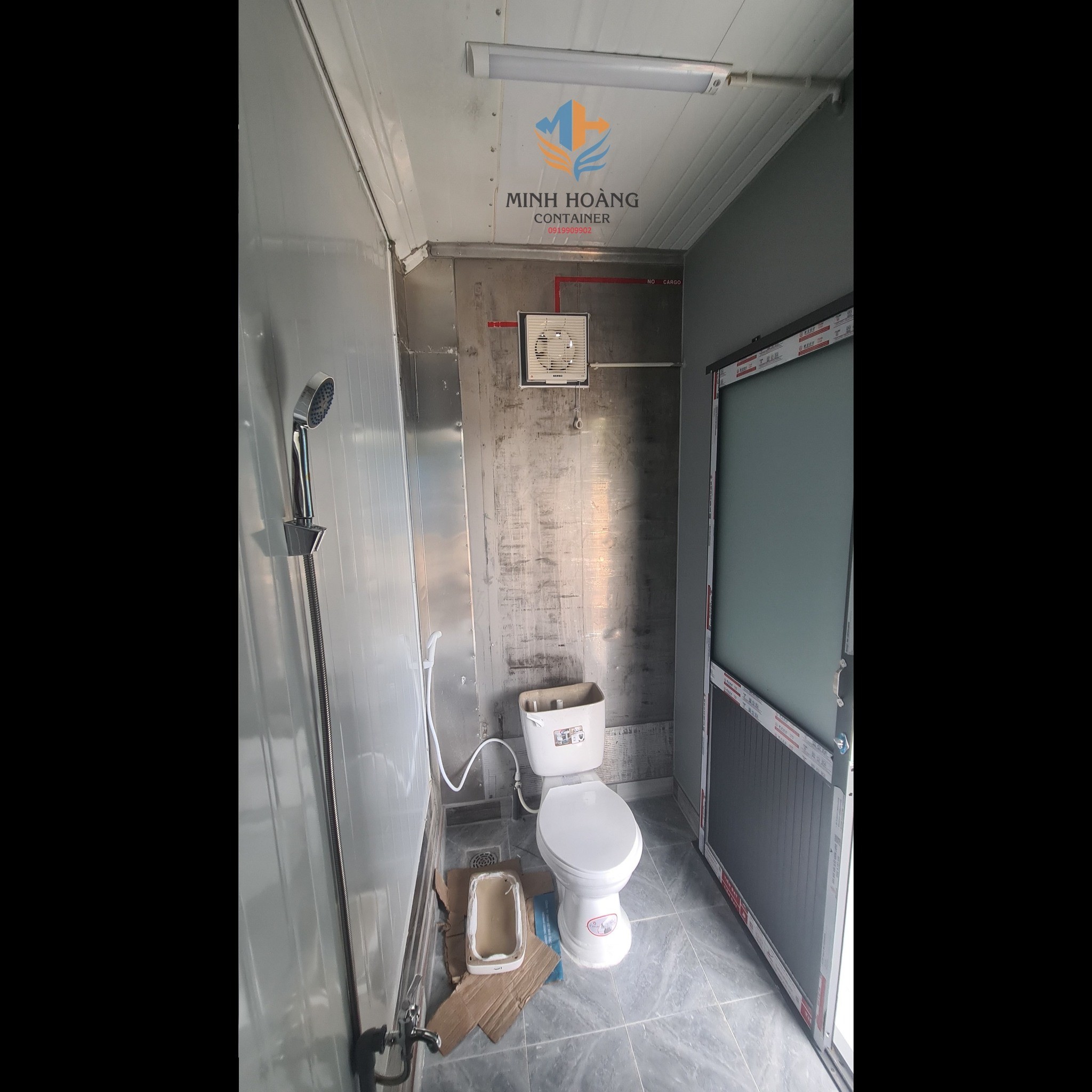 Container văn phòng, nhà ở 20 feet (có hoặc không có toilet) cơ bản làm từ vỏ cont lạnh + máy lạnh đầy đủ tiện nghi